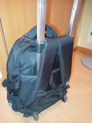 Mochila con ruedas y tirador
