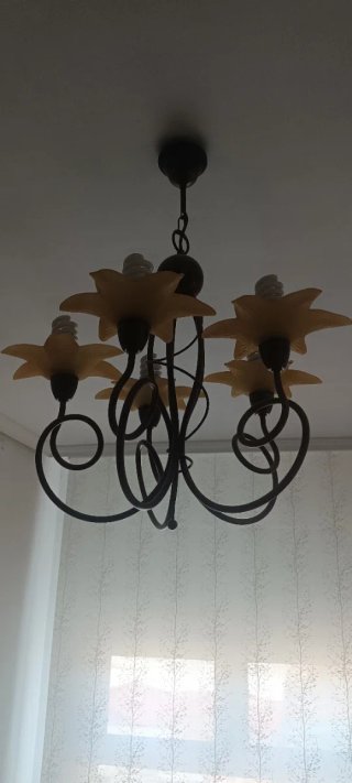 2 lámparas colgantes de metal con tulipas cristal