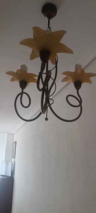2 lámparas colgantes de metal con tulipas cristal