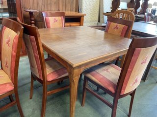 Mesa de comedor de madera maciza