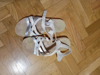 Sandalias Beige y Plateadas