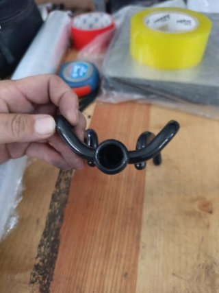 Garra de plástico negra