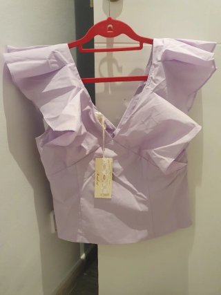 Blusa lila con volantes Talla L