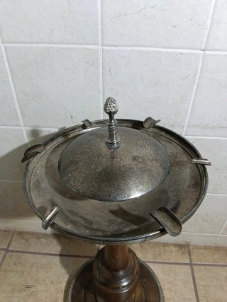 Cenicero de pie  de puros.