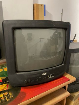 Lote Electrónica Vintage: TV JVC + 2 TVs + radios
