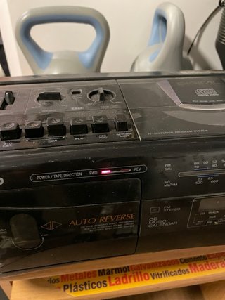 Lote Electrónica Vintage: TV JVC + 2 TVs + radios