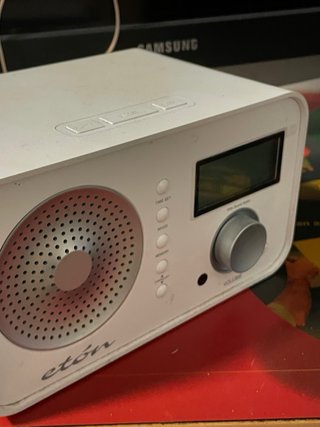 Lote Electrónica Vintage: TV JVC + 2 TVs + radios