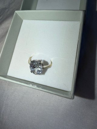 Anillo ovalado con piedra plateado