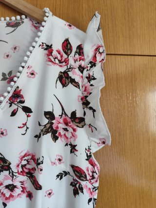 Vestido floral blanco y rosa