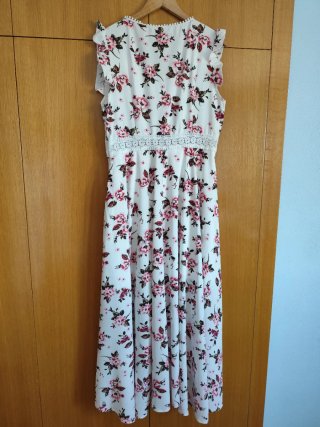 Vestido floral blanco y rosa
