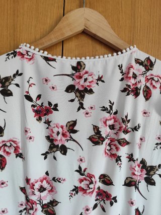 Vestido floral blanco y rosa