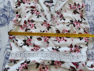 Vestido floral blanco y rosa
