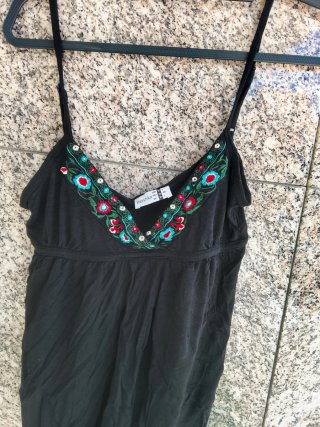 Vestido Bershka negro bordado talla M