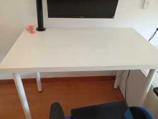 Escritorio blanco casi nuevo