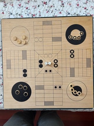 Parchís de madera para 4 jugadores