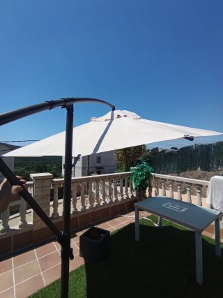 Parasol grande con manivela beige