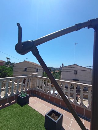 Parasol grande con manivela beige