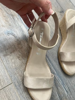 Sandalias cuña Tamaris beige talla 40