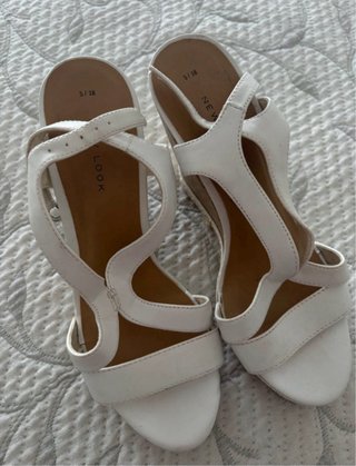 Sandalias cuña blancas