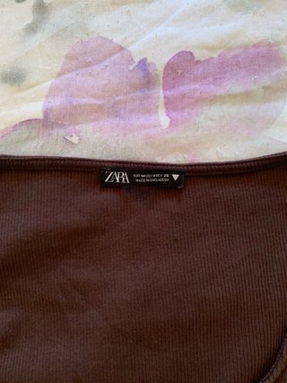Camiseta Zara manga larga marrón