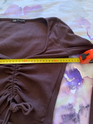Camiseta Zara manga larga marrón
