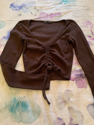 Camiseta Zara manga larga marrón