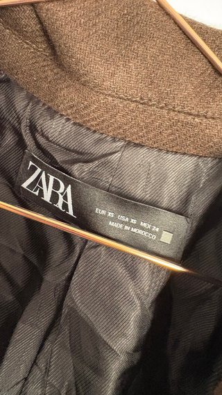 Chaqueta larga Zara marrón