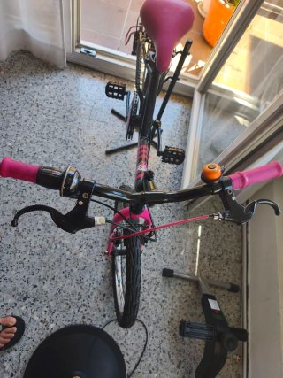 Bicicleta niña rosa y negra