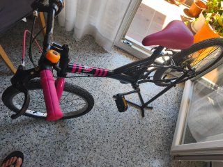 Bicicleta niña rosa y negra