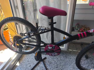 Bicicleta niña rosa y negra
