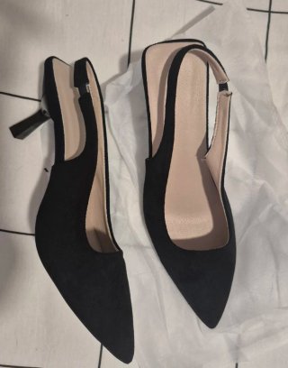 Zapatos de tacón negros para mujer