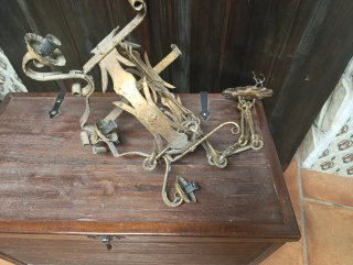 Lámpara antigua de metal