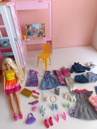 Casa Barbie con Muñecos y Accesorios
