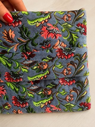 Cartera Clutch Floral Azul Multicolor