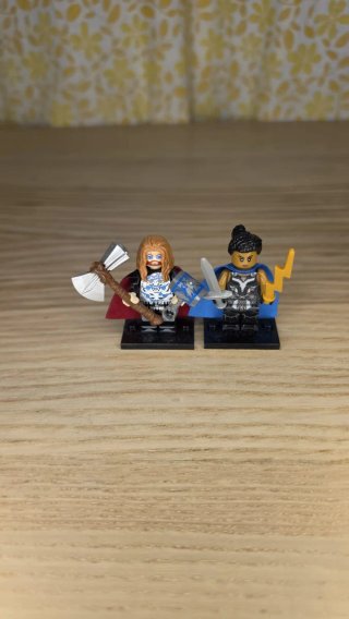Muñecos Lego Marvel Thor y Valkiria