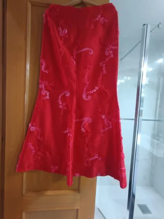 Vestido de fiesta rojo con chaqueta