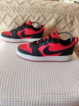 Nike Court Borough Negro y Rojo