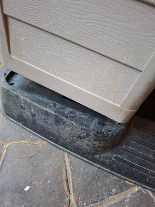 Caseta para perro de resina