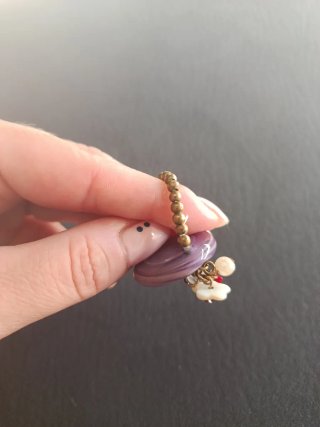 Anillo "ajustable" morado con charms