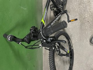 Bicicleta Rockrider Negra y Verde