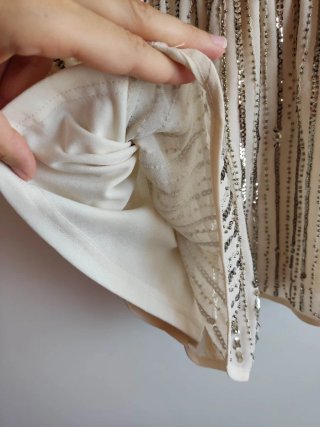 Mono corto beige y brillante