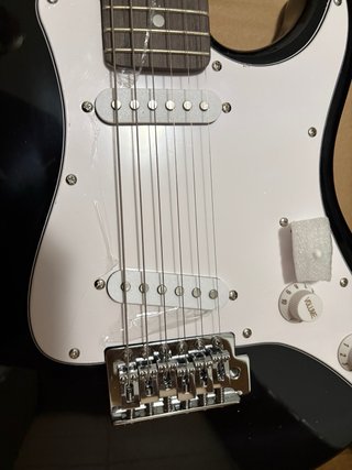 Guitarra Eléctrica 3/4 + Amplificador 10W