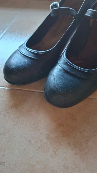 Zapatos con clavos talla 35