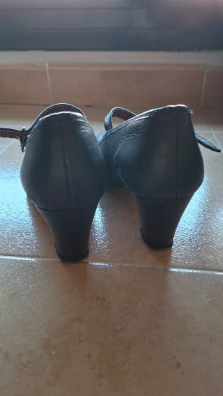 Zapatos con clavos talla 35