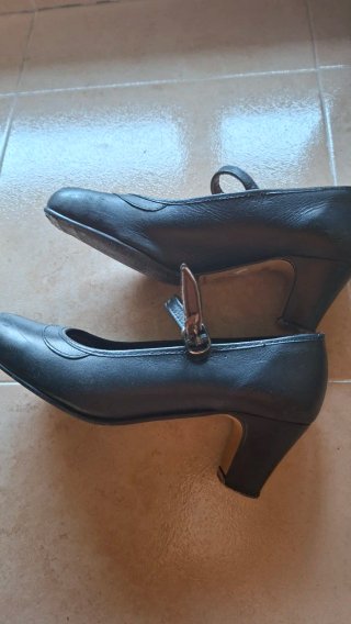 Zapatos con clavos talla 35