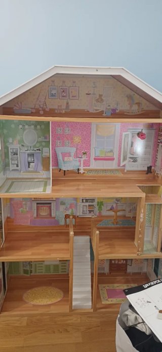 Casita de muñecas de madera 1.35 de alto y 1.25 an