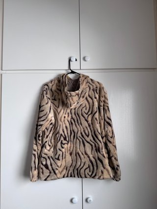 Sudadera capucha animal print peluche S (queda M)