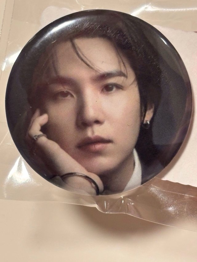 Pin BTS