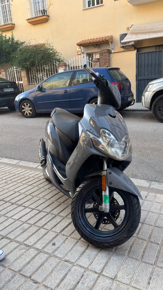 Yamaha Jog RR Scooter Gris