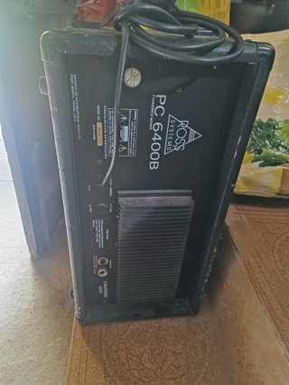 Amplificador Ross Systems PC 6400B y 2 altavoces.